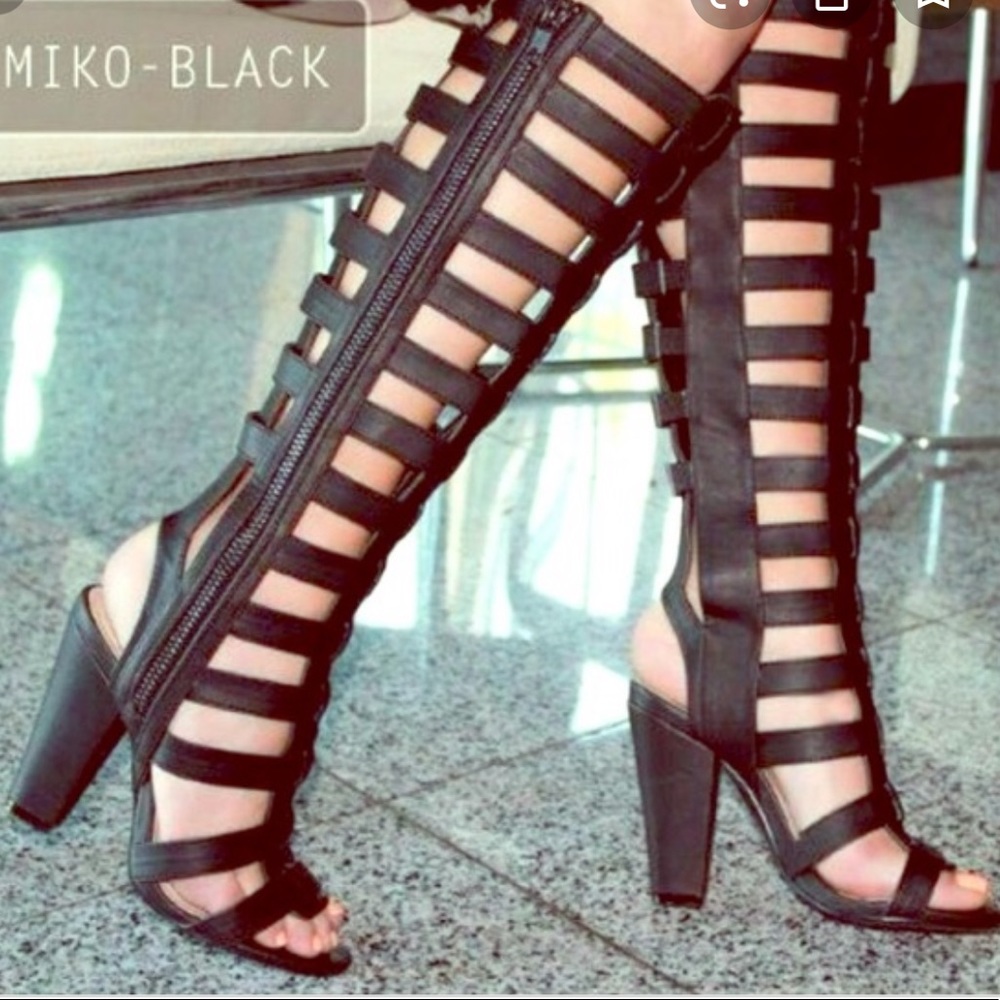 TAN Gladiator Heels 😎😎😎